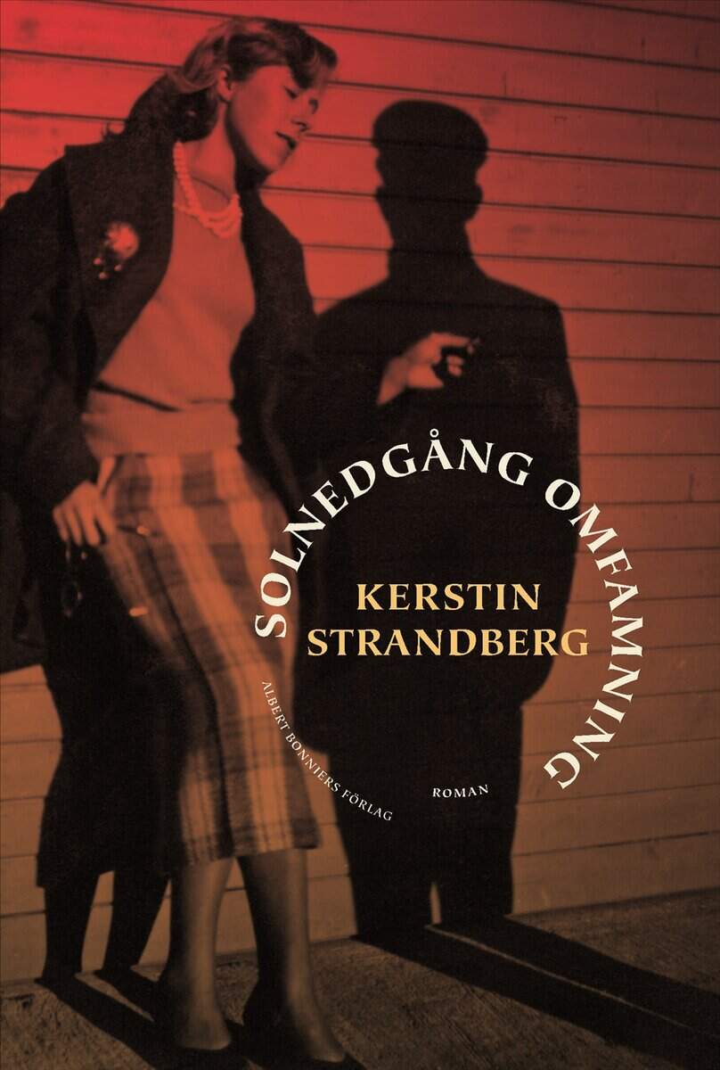 Strandberg, Kerstin | Solnedgång omfamning : Roman