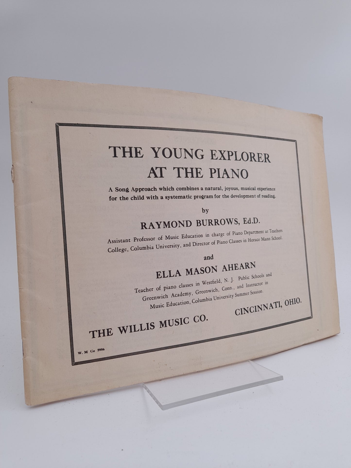 Burrows, Raymond | Ahearn, Ella Mason | The young explorer at the piano : A Song Approach which combines a natural, joyo...