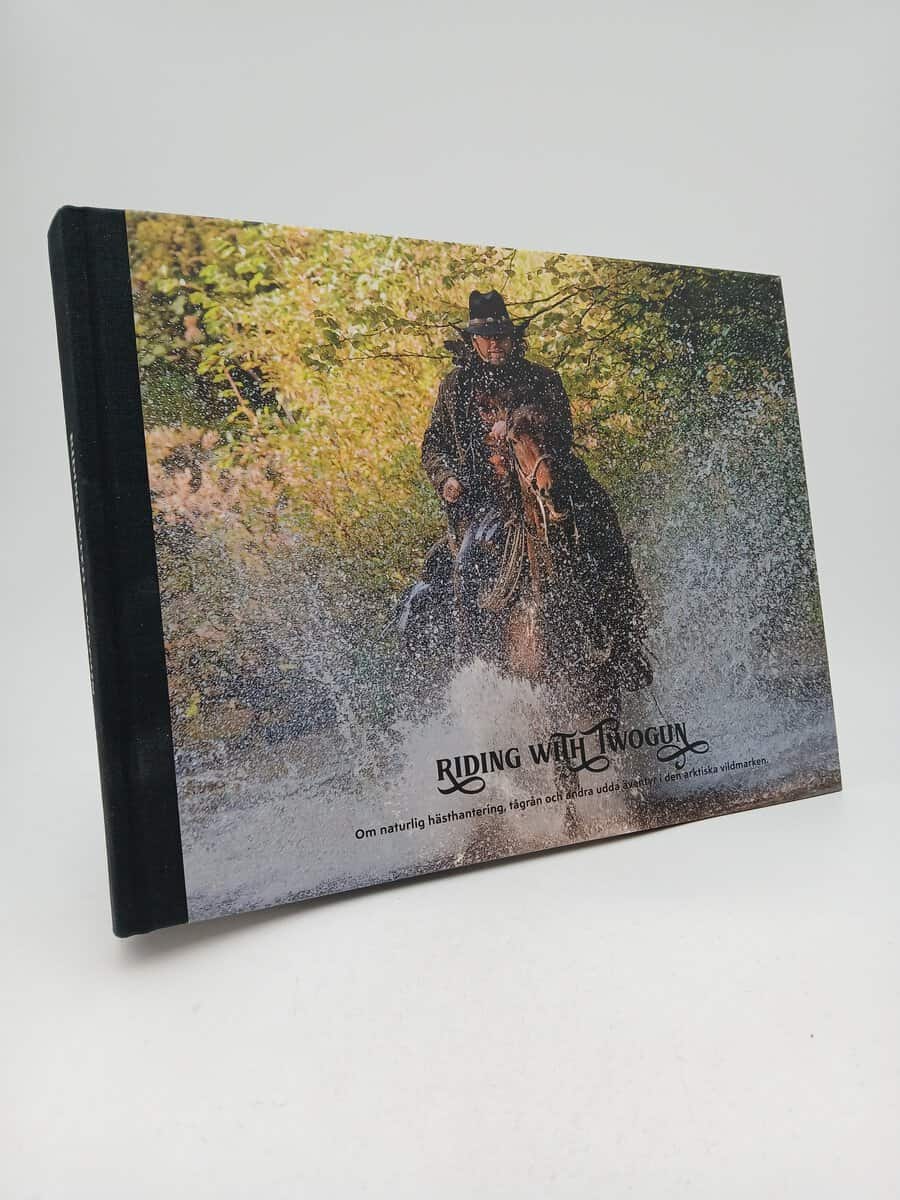 Gelin, Sven | Riding with Twogun : Om naturlig hästhållning, tågrån och andra udda äventyr i den arktiska vildmarken