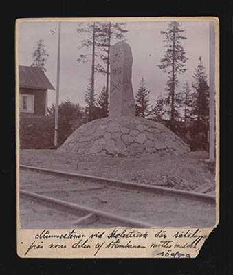 Engström, O. P. (Olof Petter, 1845-1913) | Minnesstenen vid Kolerträsk : (Koler) där rälsläggning från norra delen af st...