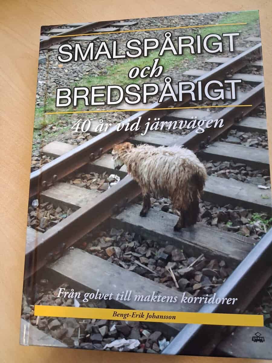 Johansson, Bengt-Erik | Smalspårigt och bredspårigt : 40 år vid järnvägen - från golvet till maktens korridorer