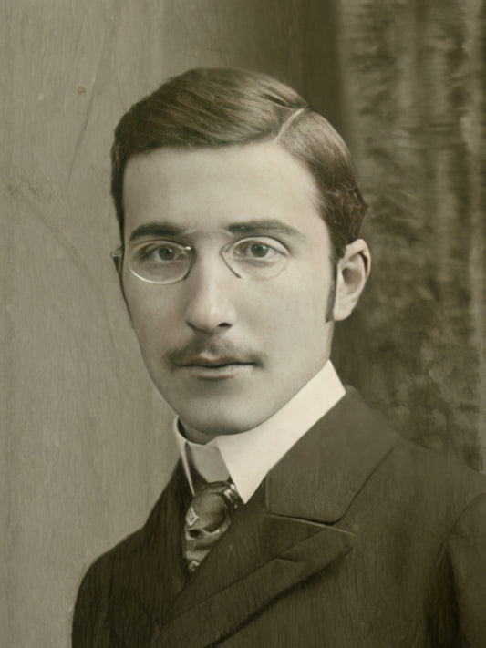 Stefan Zweig i Wien, cirka 1900. Beskuren bild. (Wikipedia)