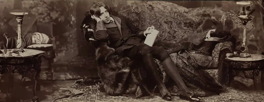 Oscar Wilde fotograferad 1882 i USA av Napoleon Sarony. Utvidgad.