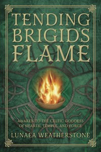 Weatherstone, Lunaea | Tending brigids flame : Awaken to the celtic goddess of the hearth, temple,