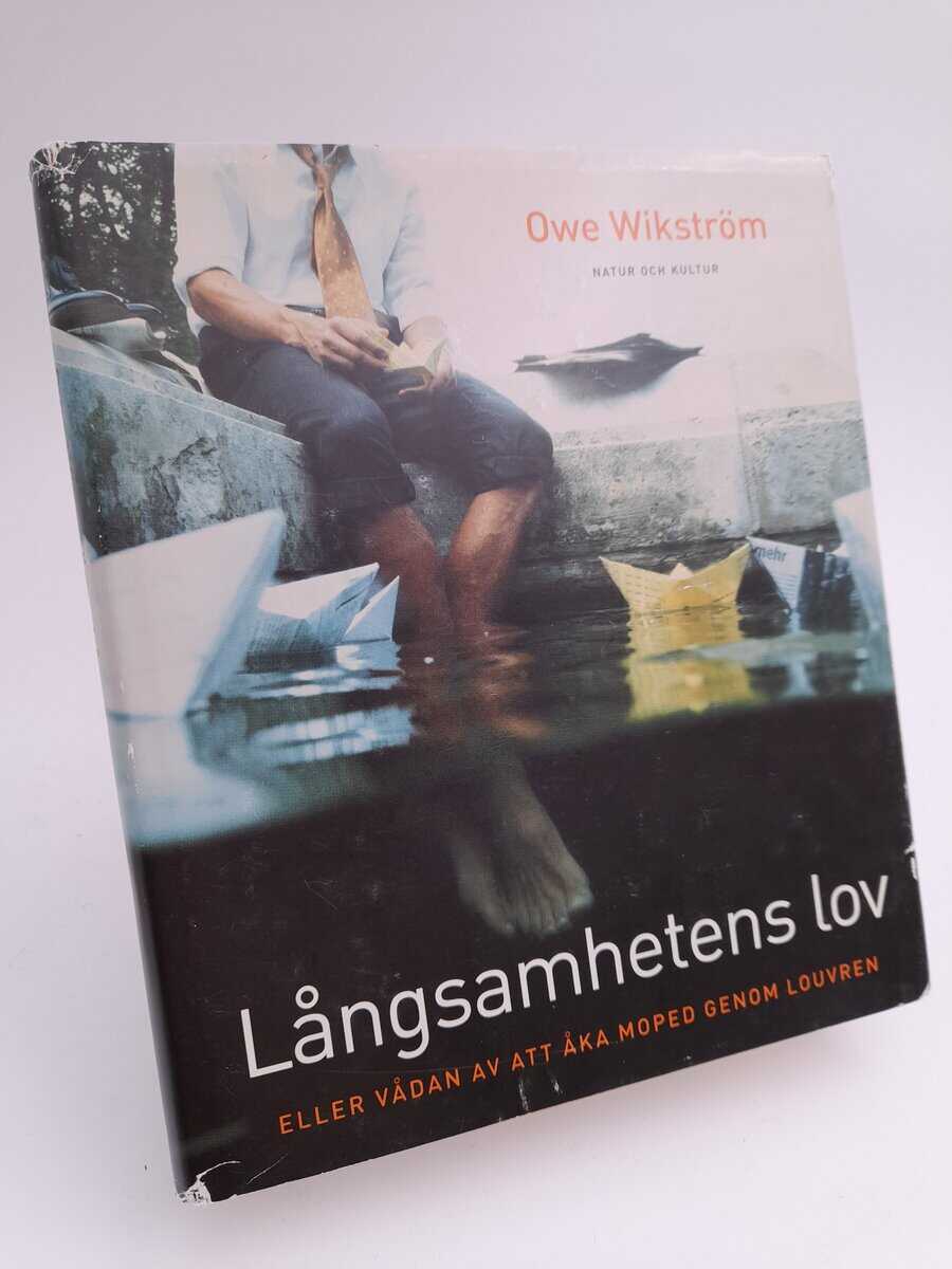 Wikström, Owe | Långsamhetens lov : Eller vådan av att åka moped genom Louvren