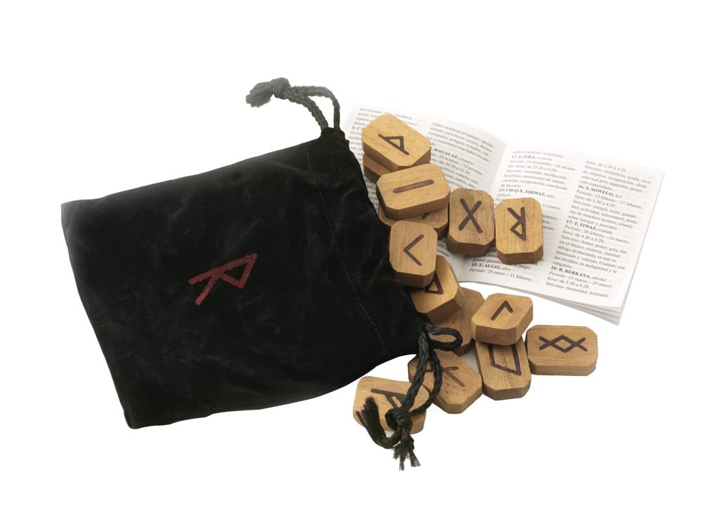 Tuan, Laura | Scarabeo, Lo | Wooden runes : Ancient northern magic