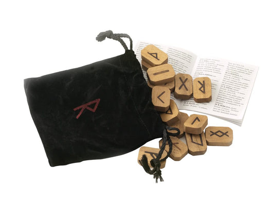 Tuan, Laura | Scarabeo, Lo | Wooden runes : Ancient northern magic