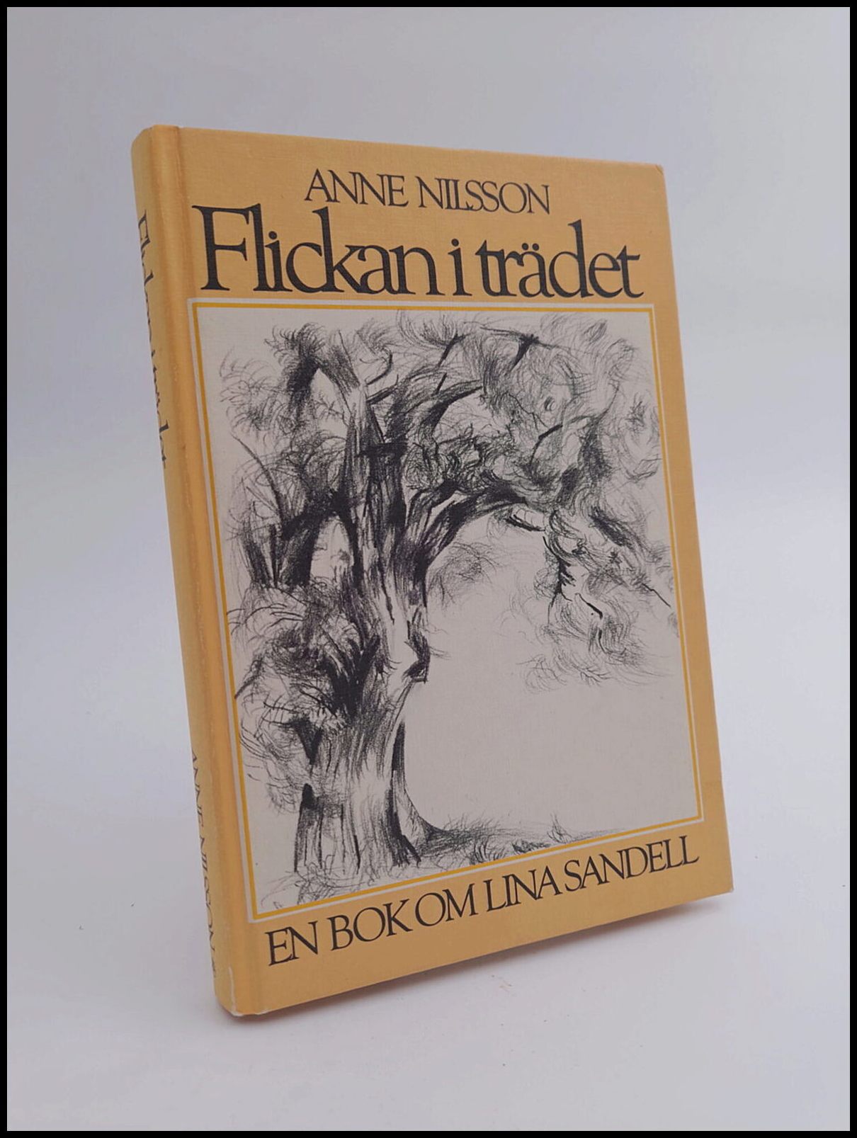 Nilsson, Anne | Flickan i trädet : En bok om Lina Sandell