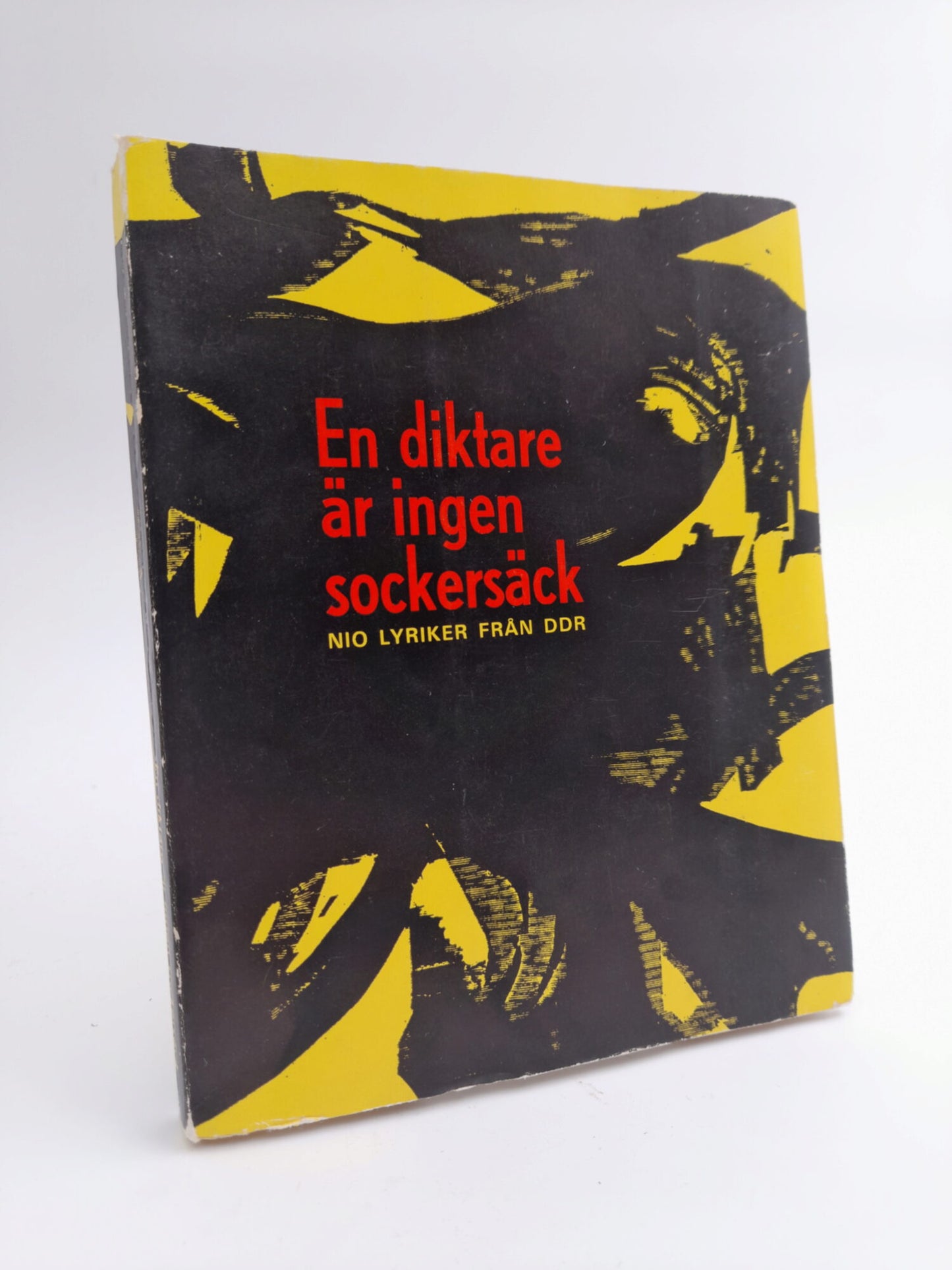 Nilsen, Jan Andrew | Lybeck, Sebastian [red.] | En diktare är ingen sockersäck : nio obekväma poeter i DDR : en antologi
