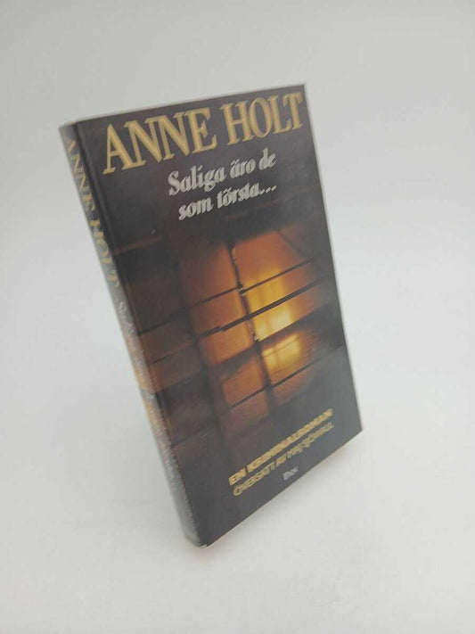 Holt, Anne | Saliga äro de som törsta- : En kriminalroman