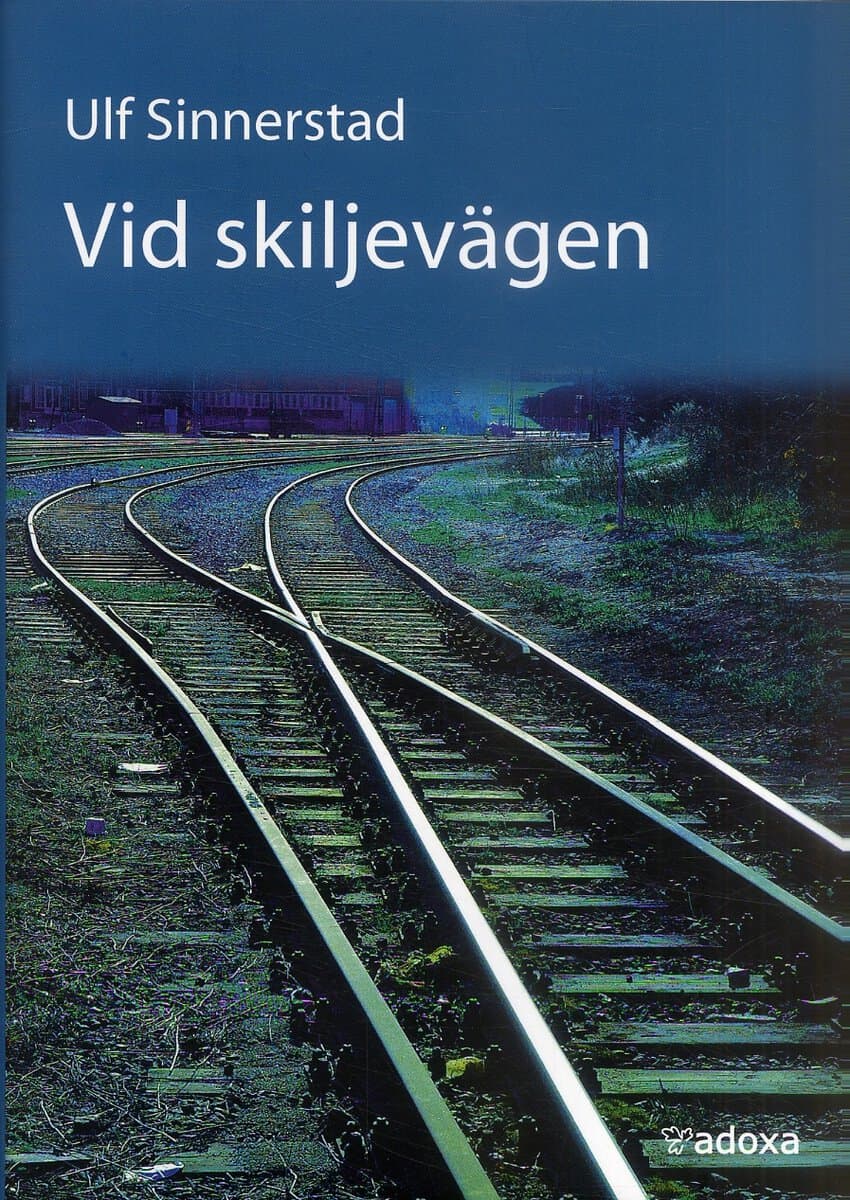 Sinnerstad, Ulf | Vid skiljevägen : Essäer om människan och hennes framtid