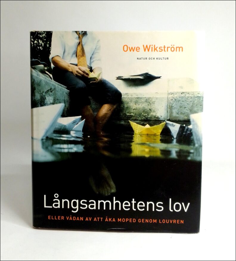 Wikström, Owe | Långsamhetens lov : Eller vådan av att åka moped genom Louvren