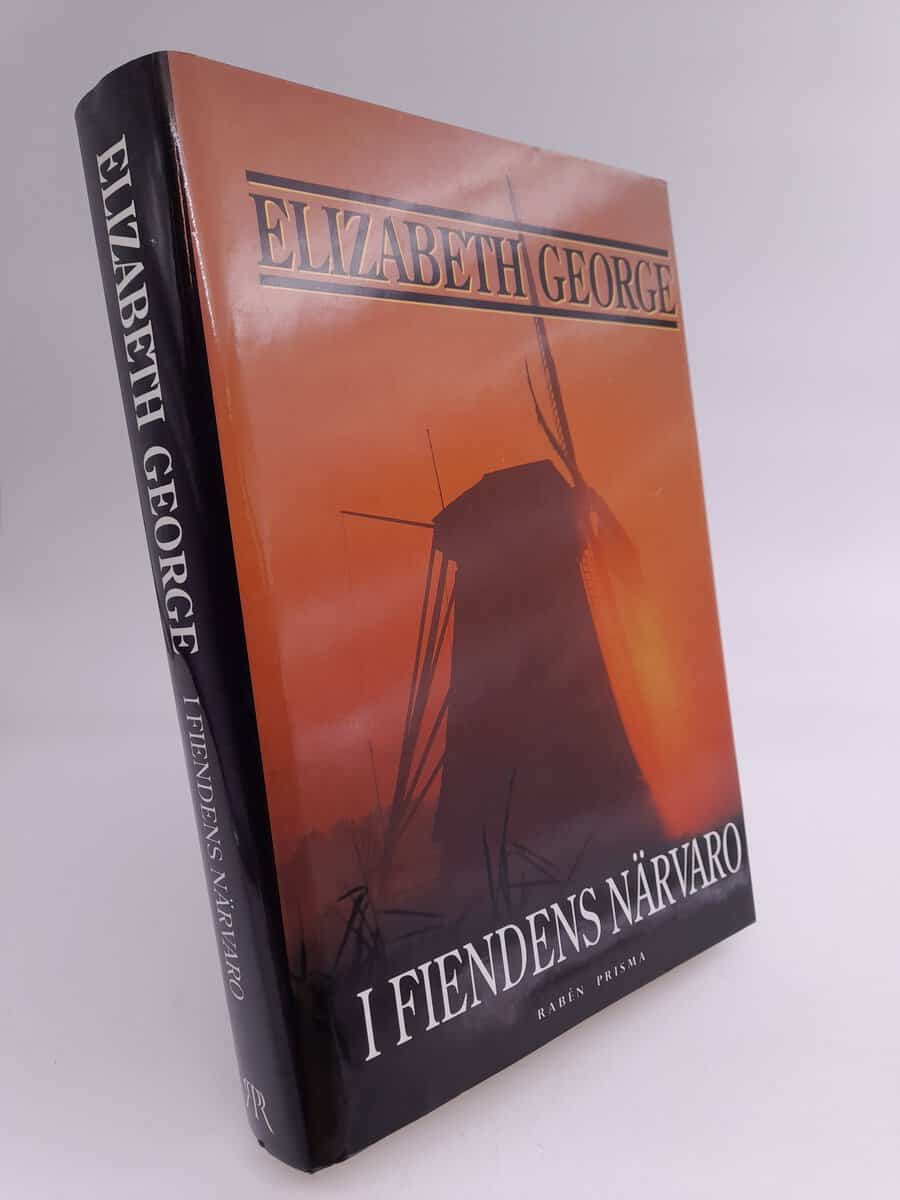 George, Elizabeth | I fiendens närvaro