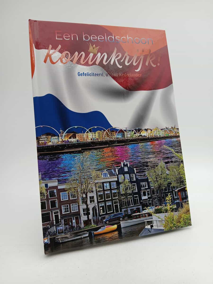 Koole, Claudia [red.] | Een beeldschoon Koninkrijk! : Gefeliciteerd, u bent Nederlander