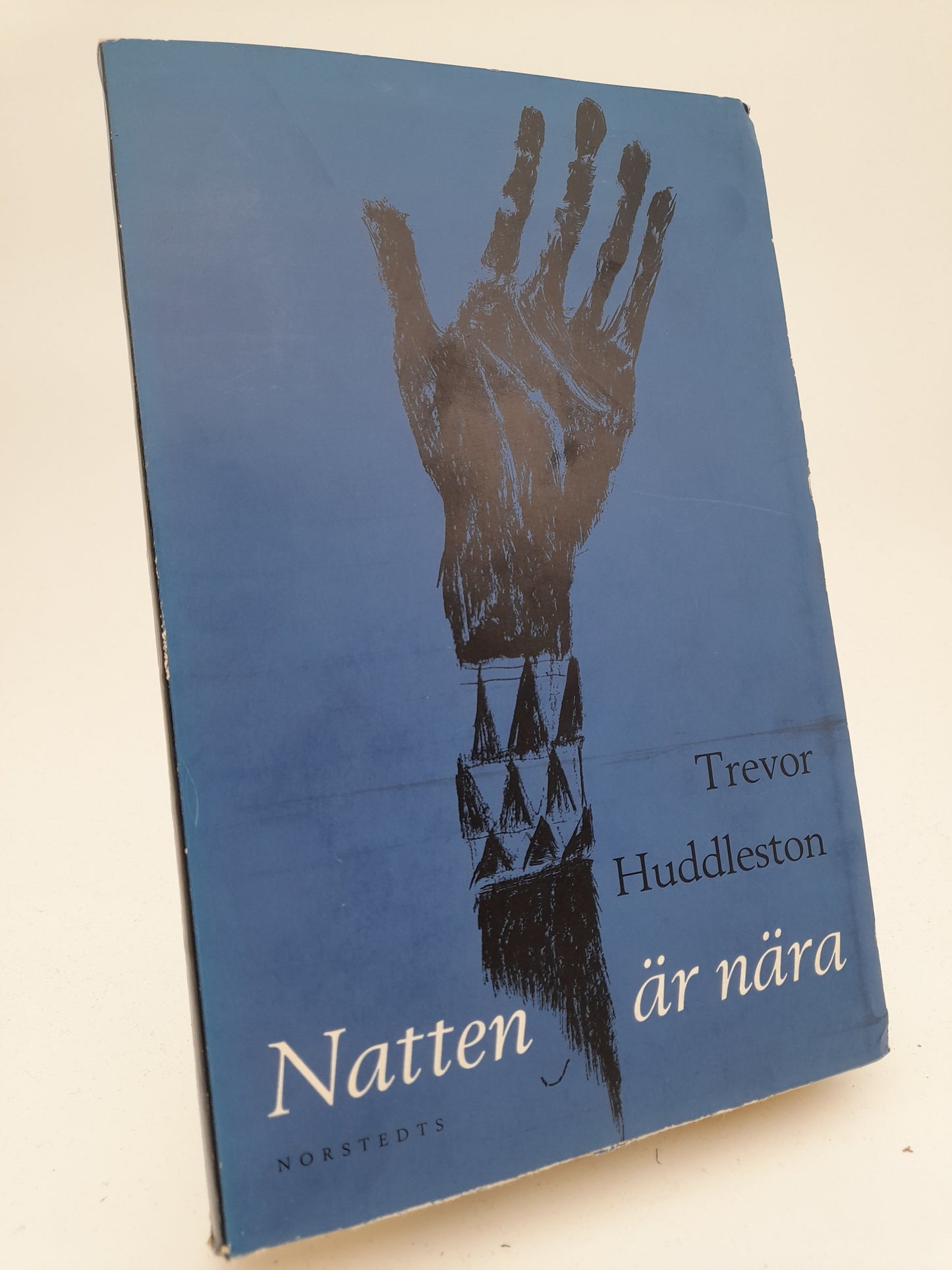 Huddleston, Trevor | Natten är nära