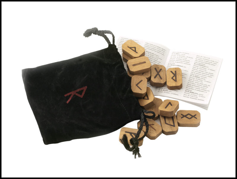 Tuan, Laura| Scarabeo, Lo | Wooden runes : Ancient northern magic