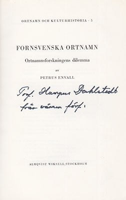 Envall, Petrus | Fornsvenska ortnamn : Ortnamnsforskningens dilemma