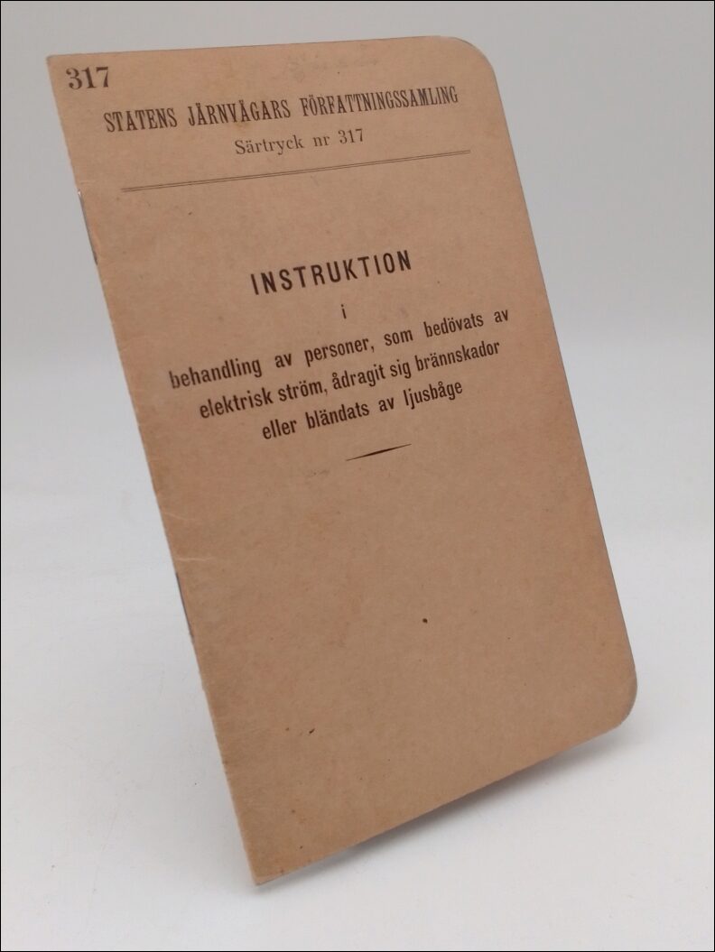 Statens Järnvägars Författningssamling | Instruktion : i behandling av personer, som bedövats av elektrisk ström, ådragi...