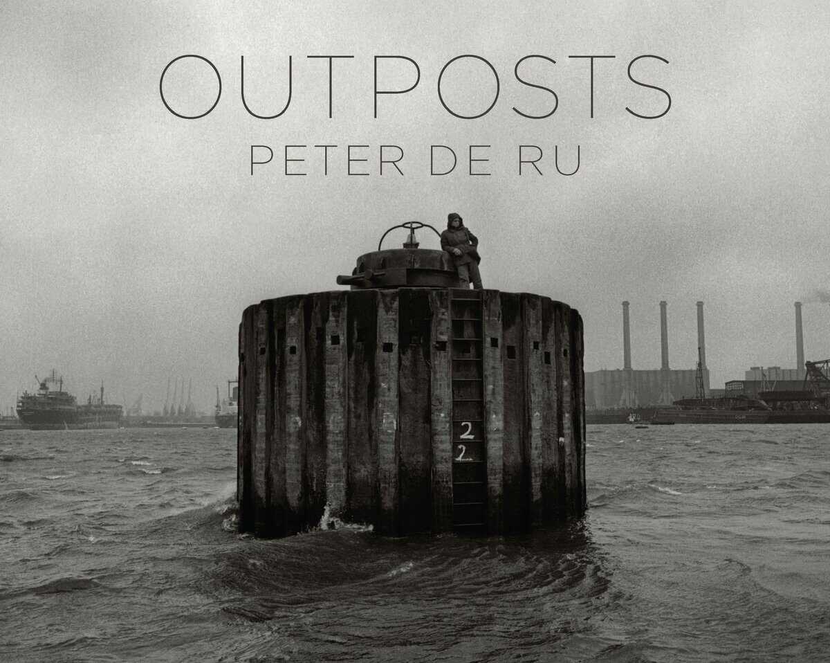 de Rue, Peter | Outposts