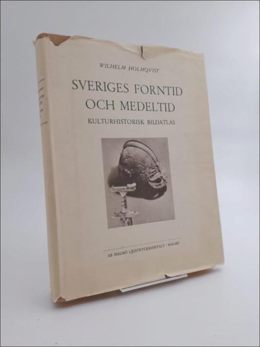 Holmqvist, Wilhelm | Sveriges forntid och medeltid : Kulturhistorisk bildatlas på grundval av Statens historiska museums...