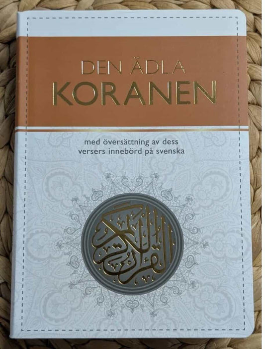 Den ädla Koranen med översättning av dess versers innebörd på svenska