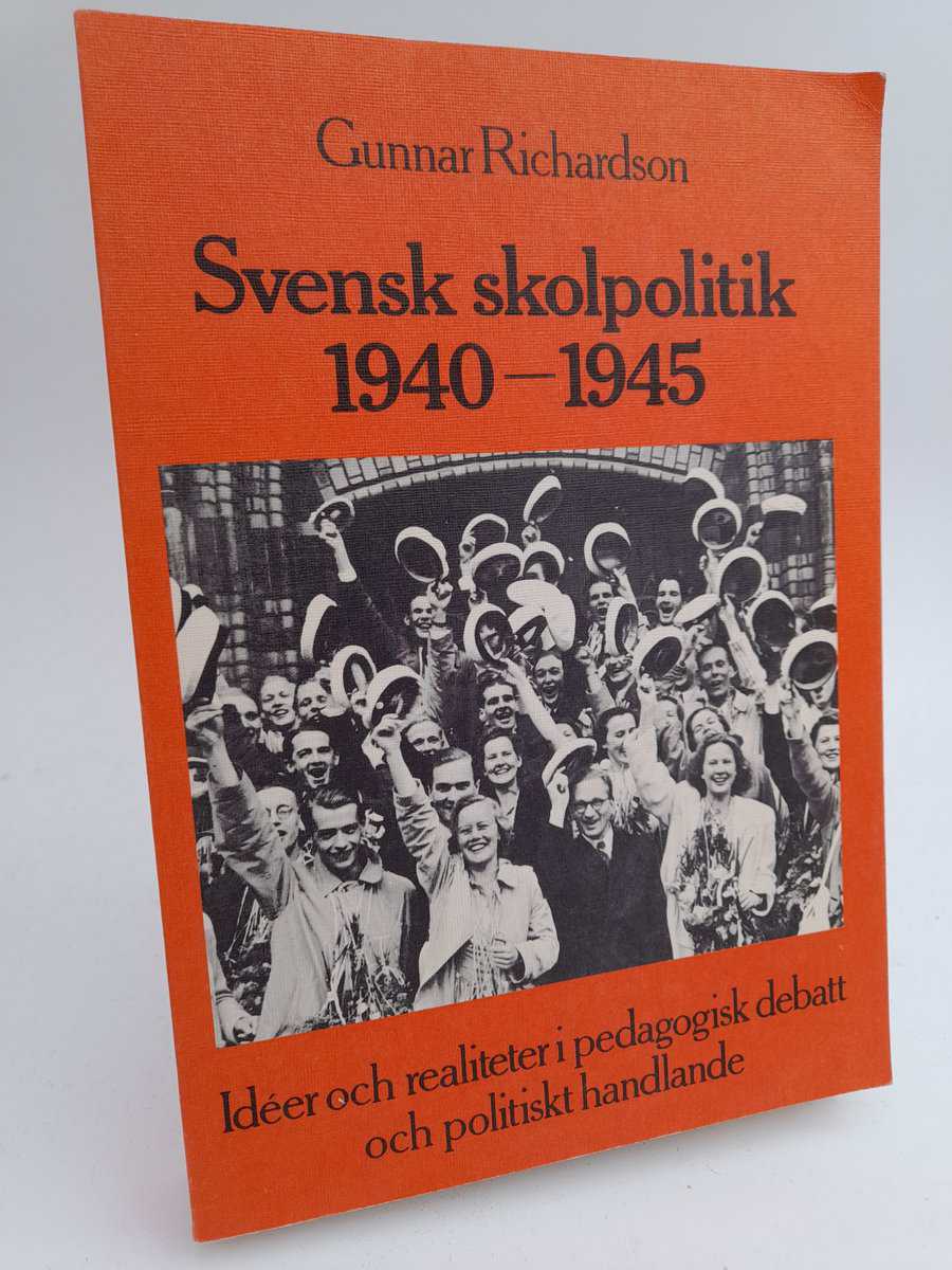 Richardson, Gunnar | Svensk skolpolitik 1940-1945 : Idéer och realiteter i pedagogisk debatt och politiskt handlande