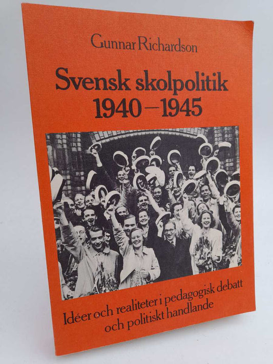 Richardson, Gunnar | Svensk skolpolitik 1940-1945 : Idéer och realiteter i pedagogisk debatt och politiskt handlande