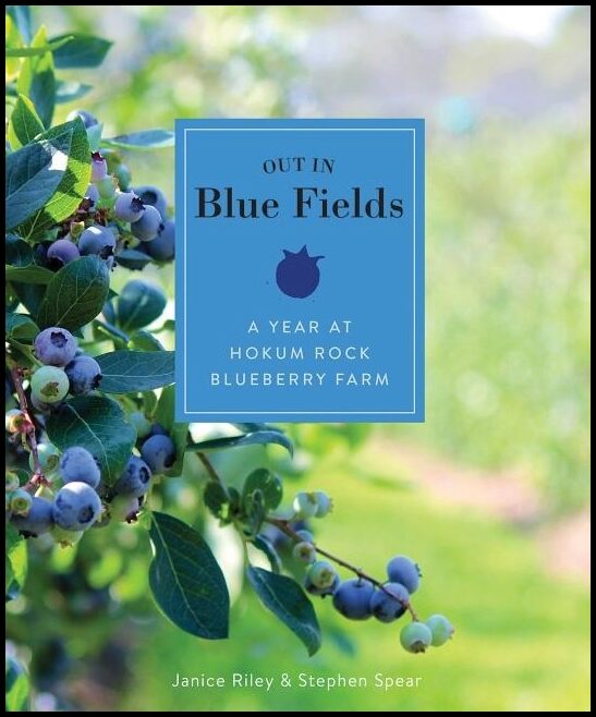 Janice Riley - Stephen Spear | Out In Blue Fields : A Year at Hokum Rock Blueberry Farm
